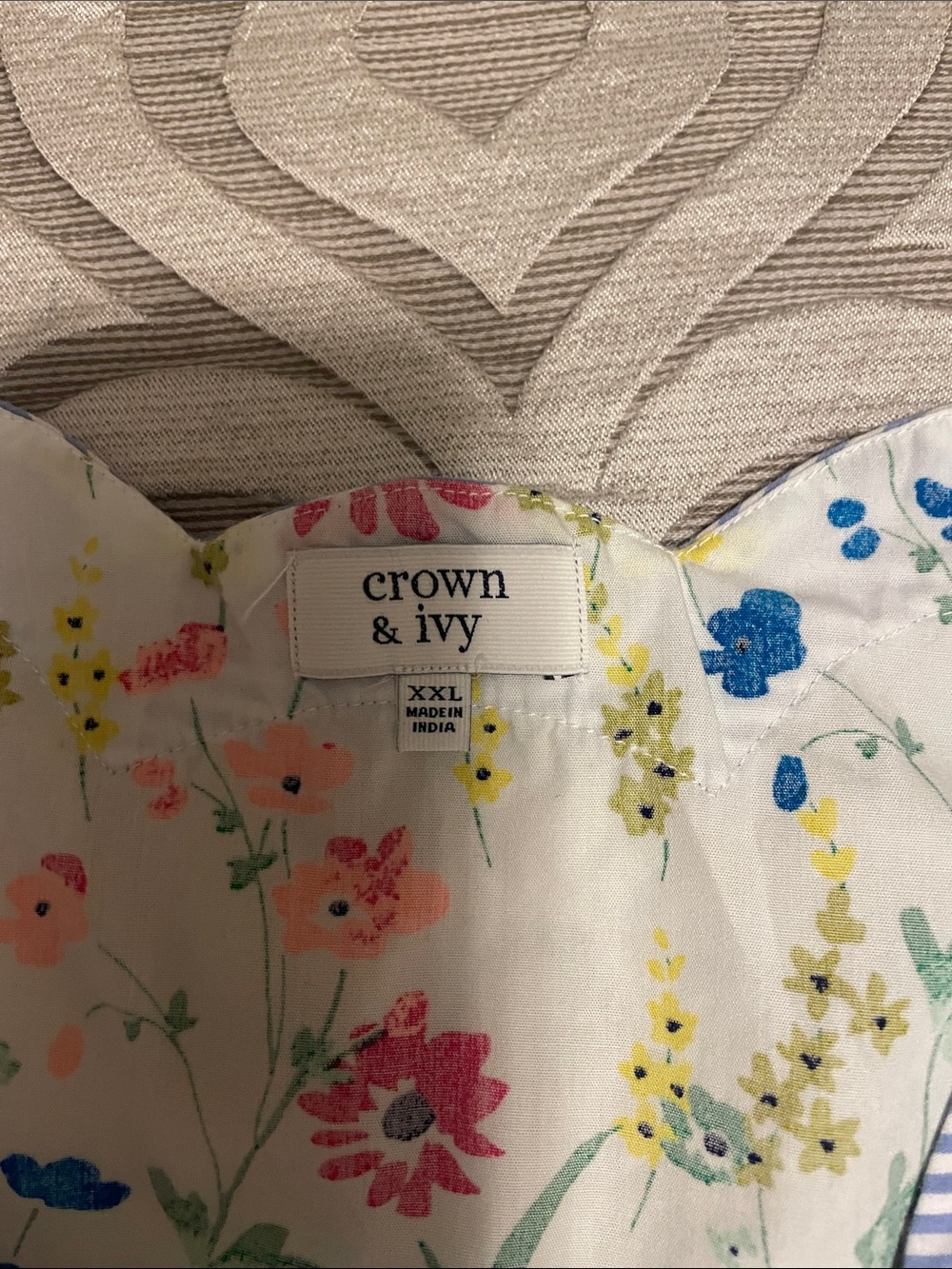 crown & ivy White Floral Tank Size XXL - Picture 2 of 3